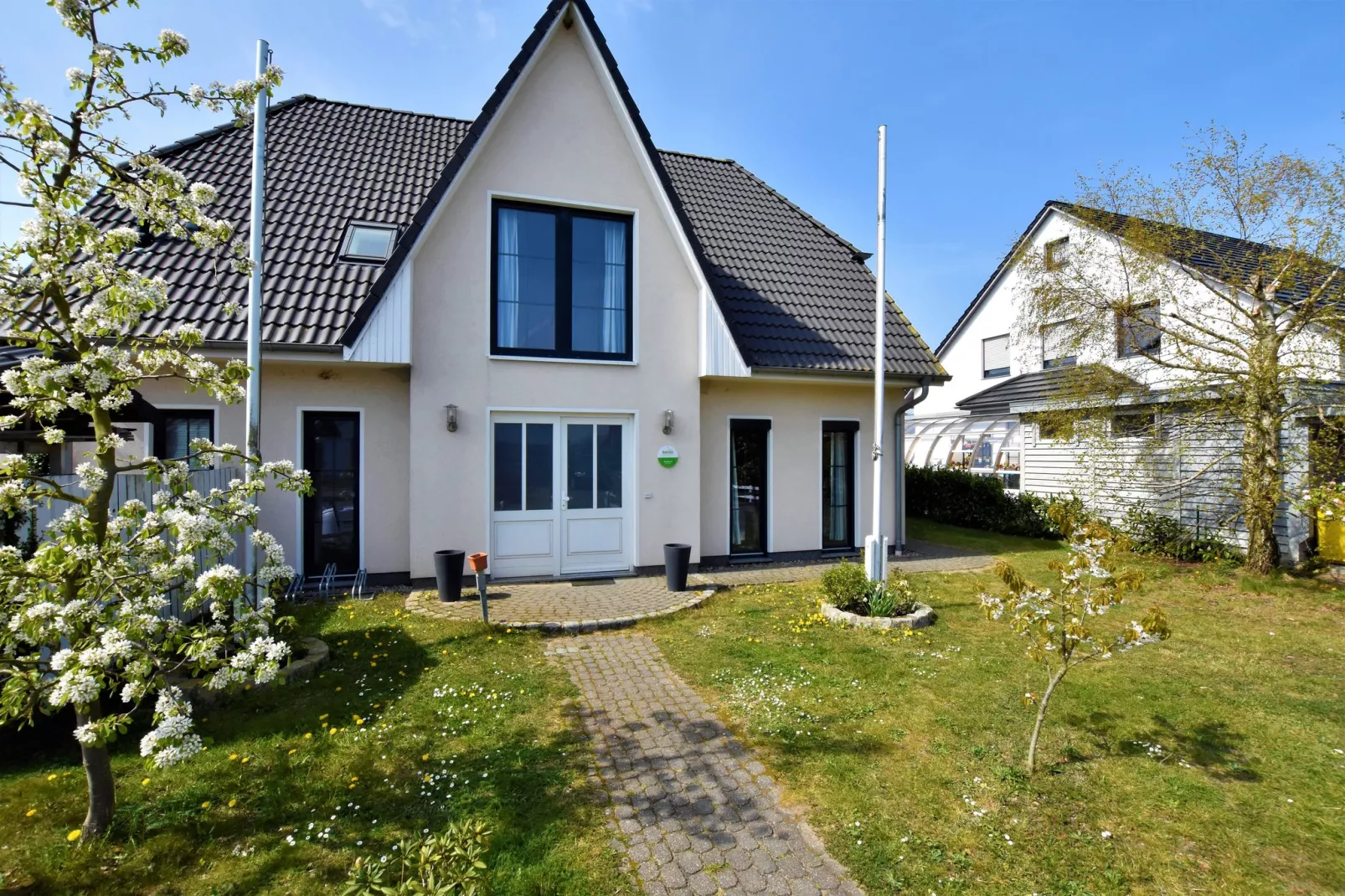 Minihus - Obergeschoss mit Balkon-Exterior summer