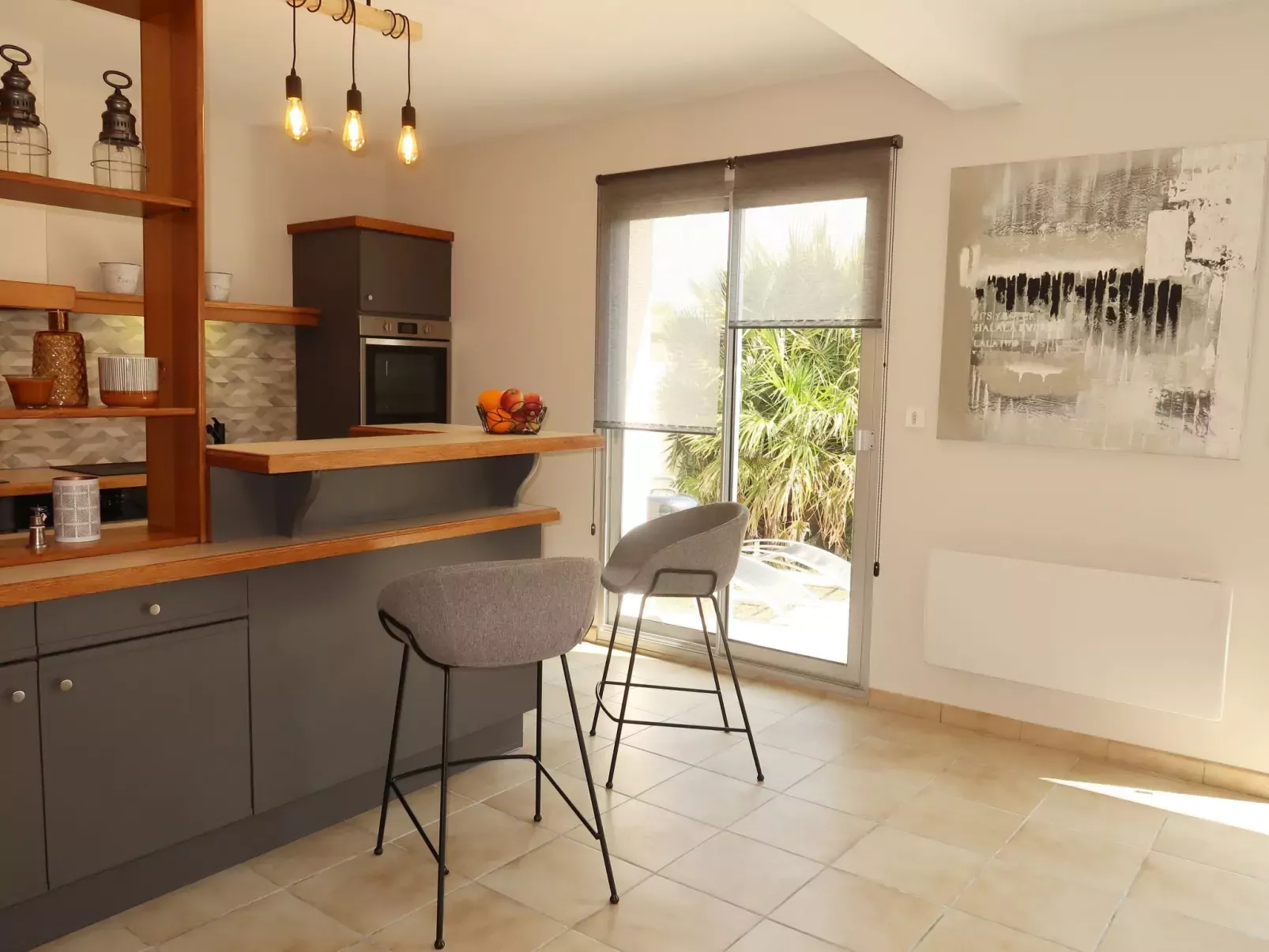 Cremiou Beach-Inside