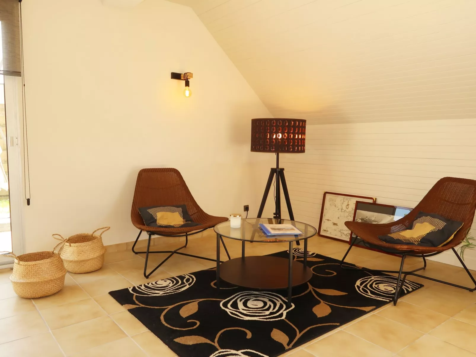 Cremiou Beach-Inside