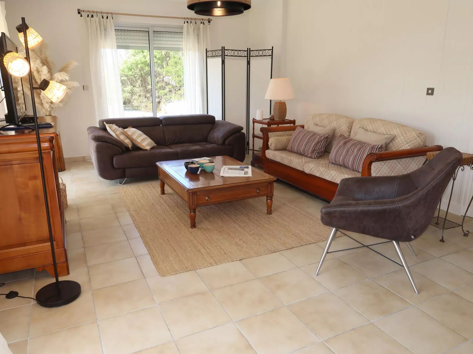 Cremiou Beach-Inside