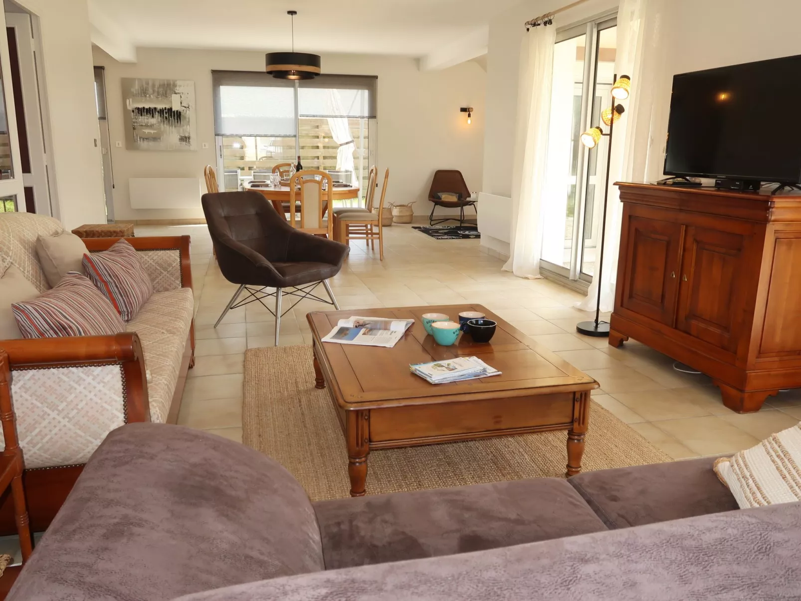 Cremiou Beach-Inside
