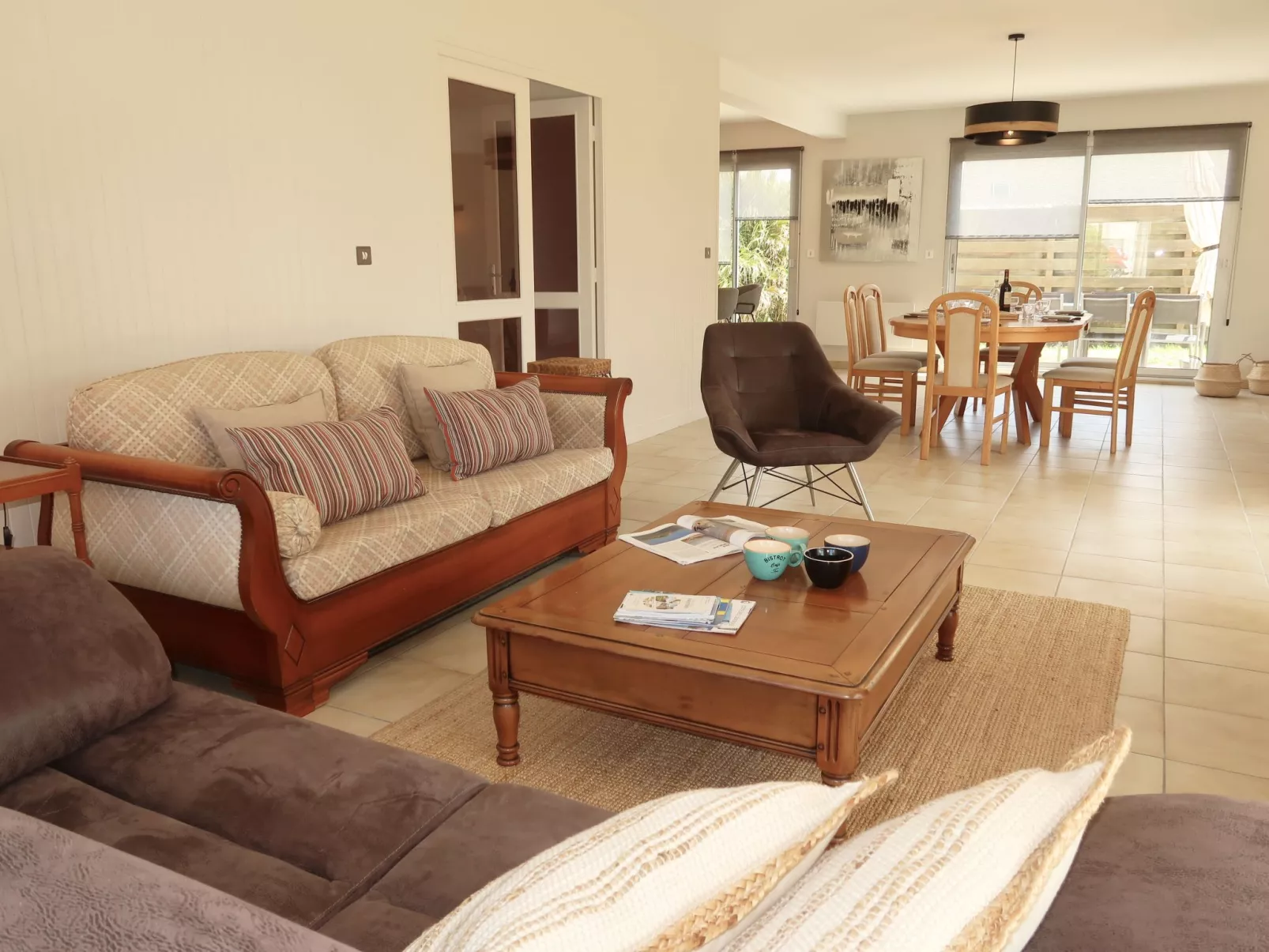Cremiou Beach-Inside
