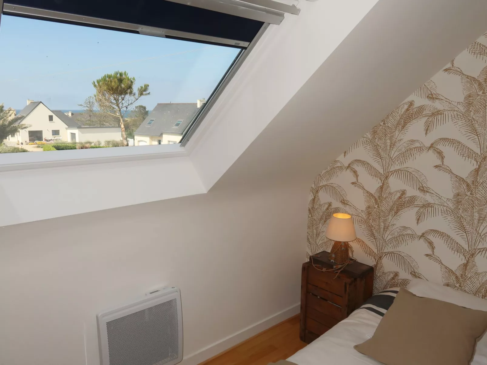 Cremiou Beach-Inside