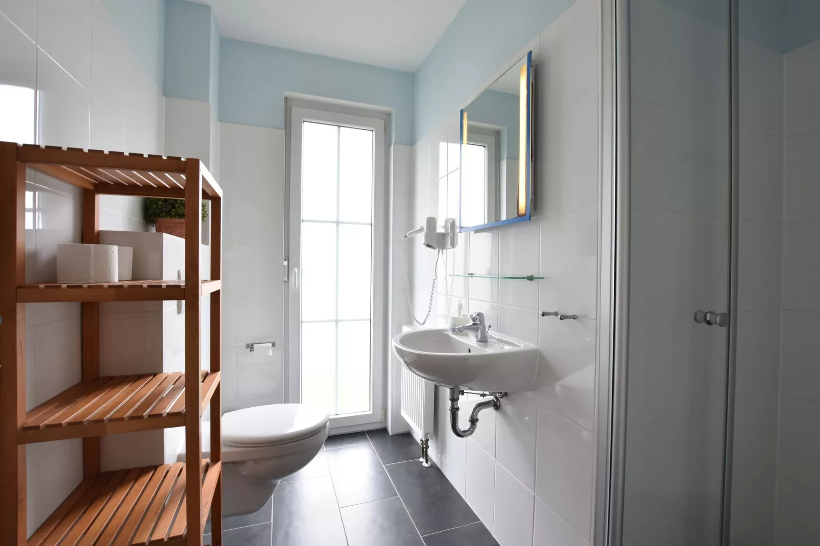 Jojohus - Erdgeschoss mit Terrasse-Bathroom