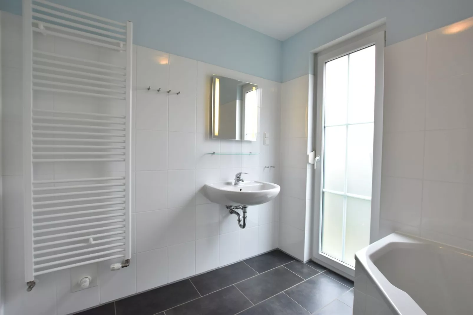 Jojohus - Erdgeschoss mit Terrasse-Bathroom