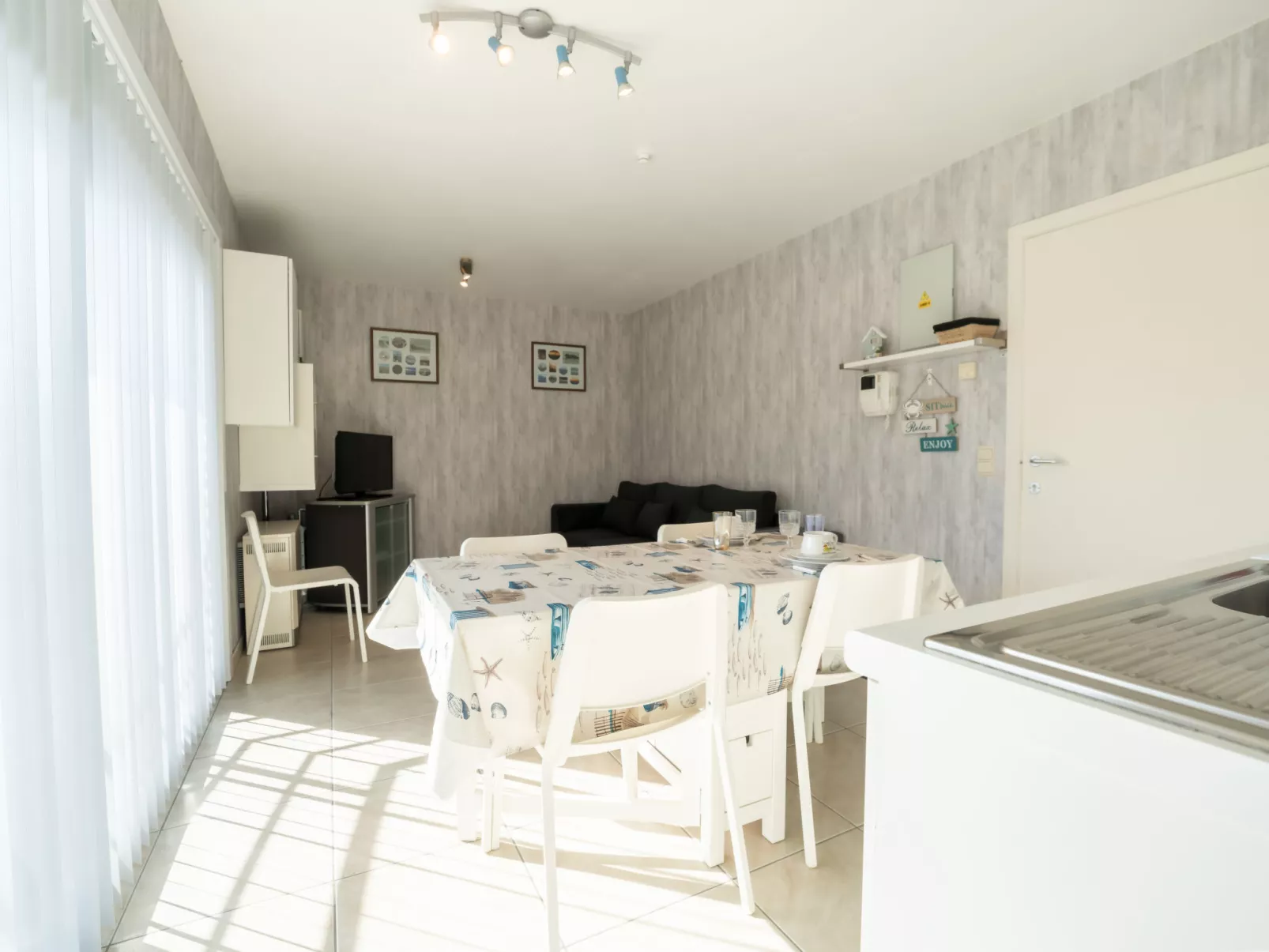 Green Garden Q17 - 203 with shared pool-Inside