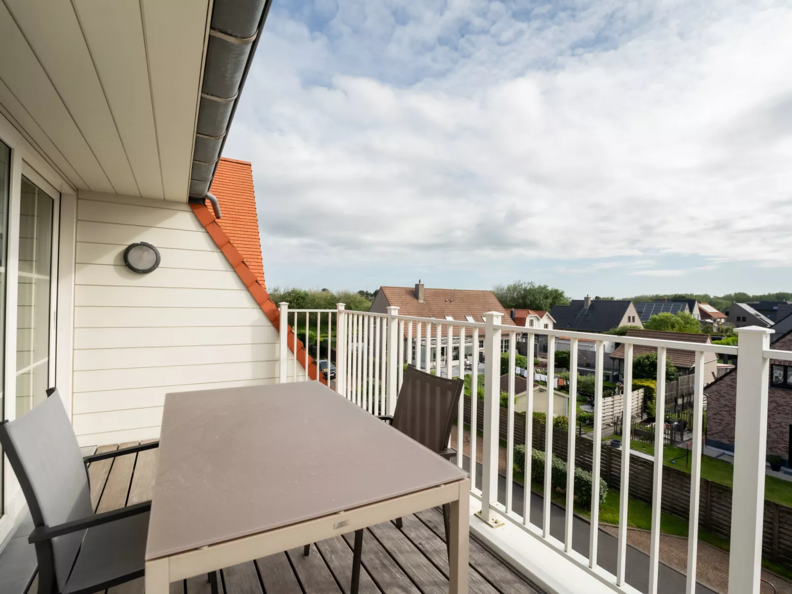 Cosy - bright top floor appartment-Outside