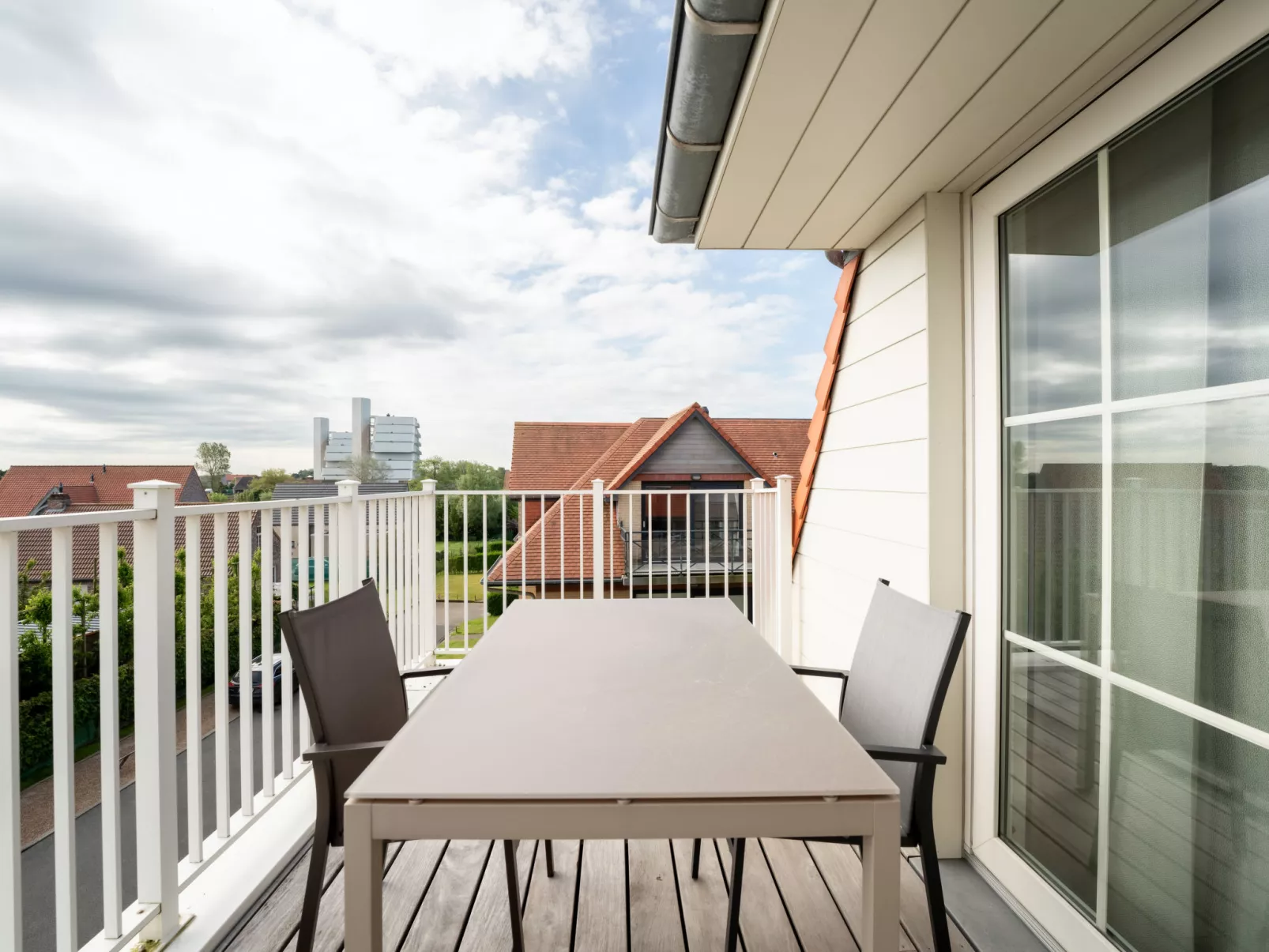 Cosy - bright top floor appartment-Outside