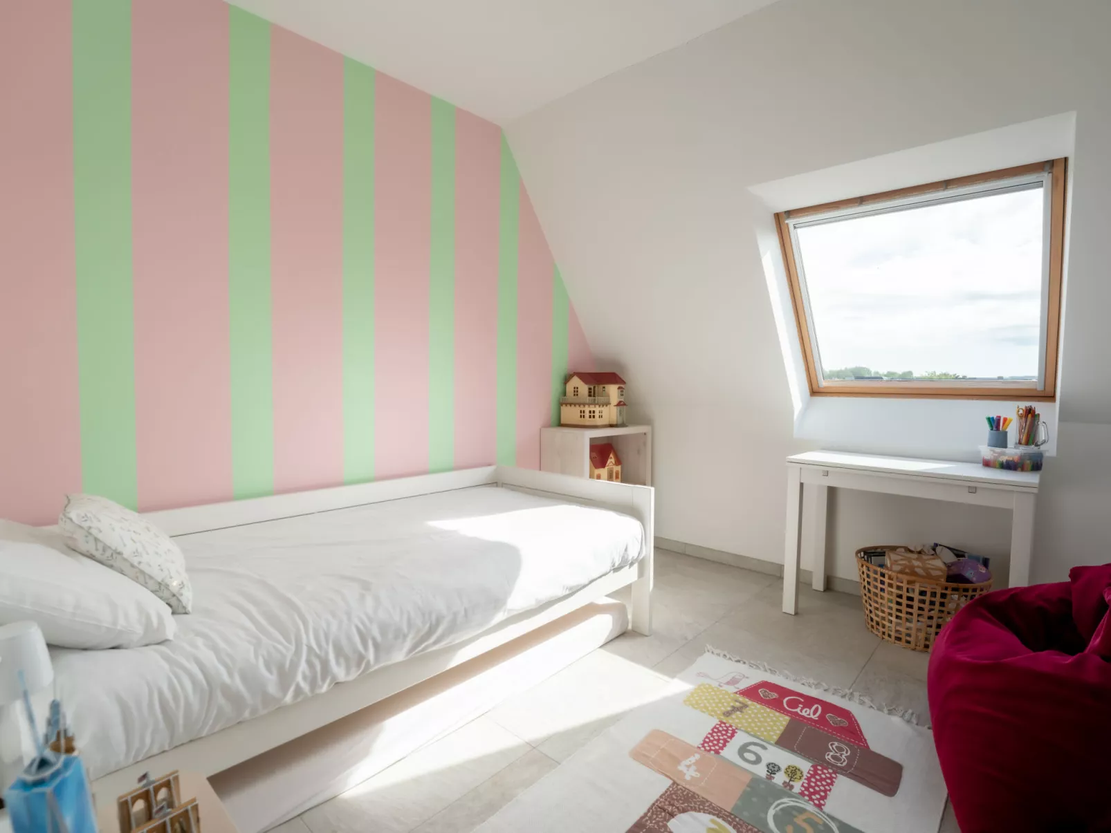 Cosy - bright top floor appartment-Inside