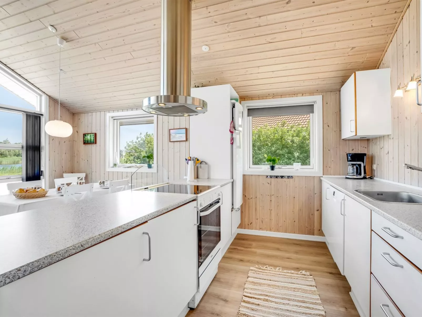 "Yalene" - 1.2km from the sea-Inside