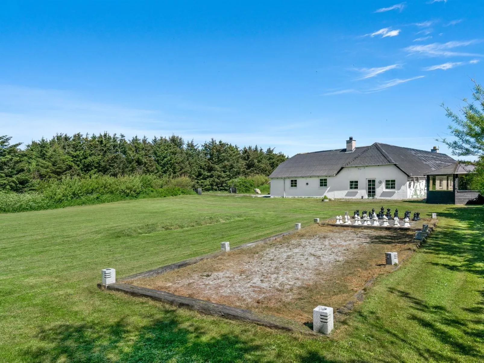 "Law" - 400m from the sea-Draußen
