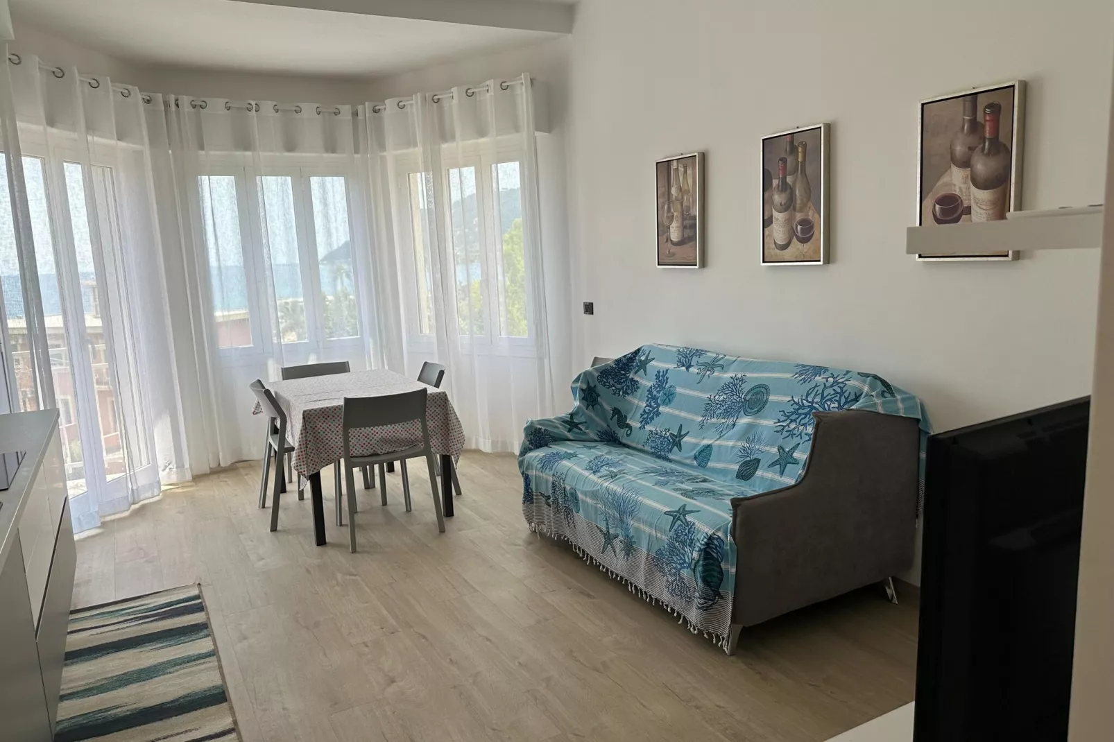 Fiore in testa-Living room