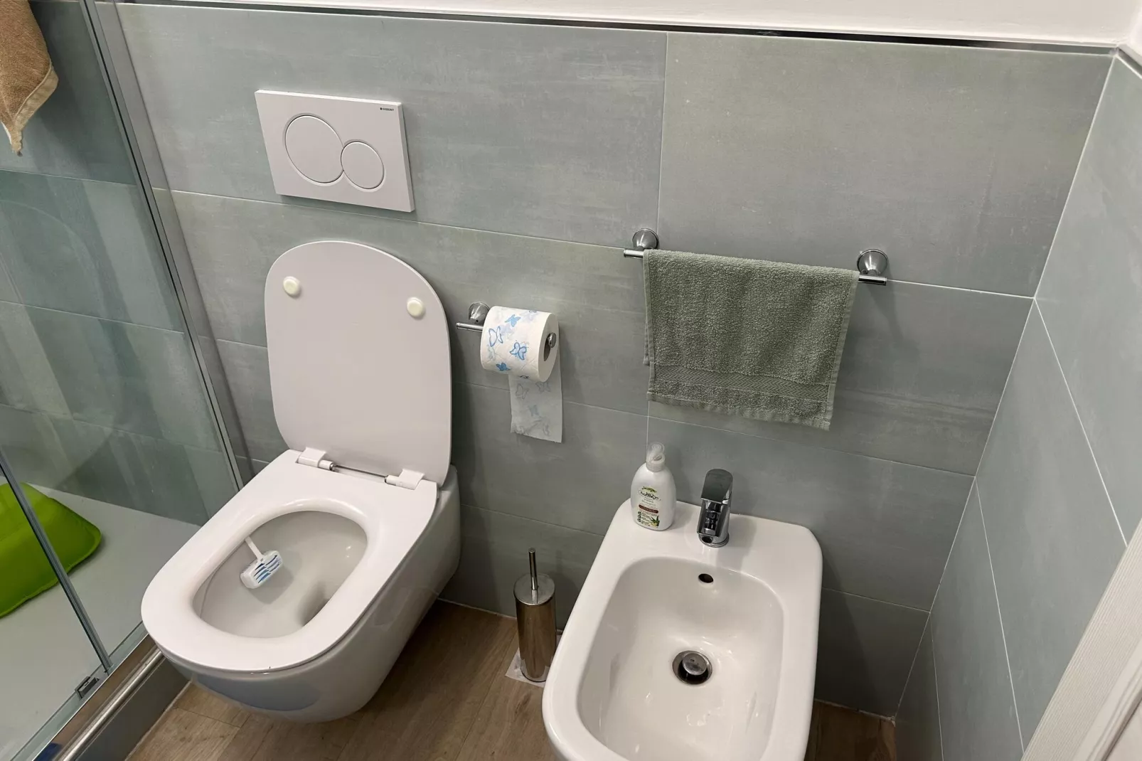 Fiore in testa-Bathroom