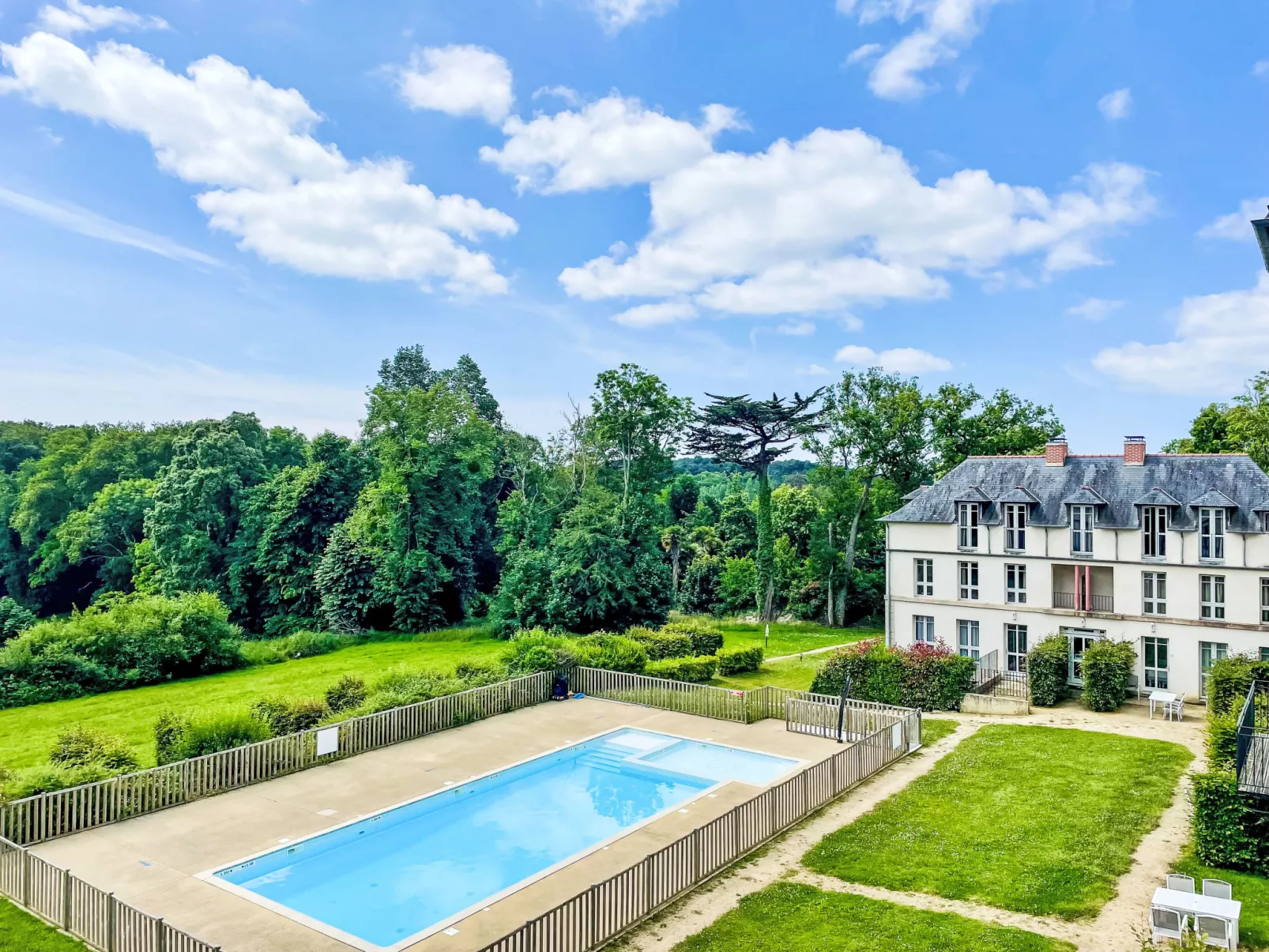 Château De Kergonano-Draußen