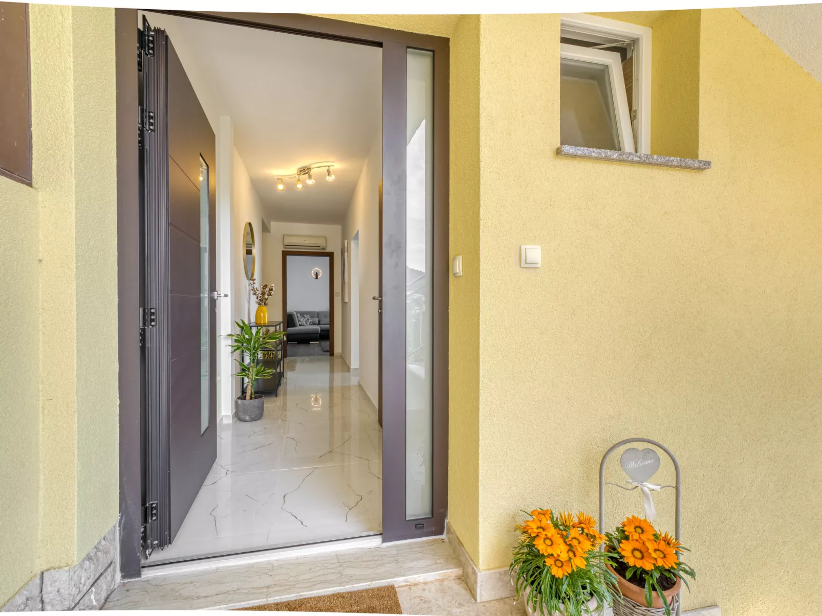 Laurus-Inside