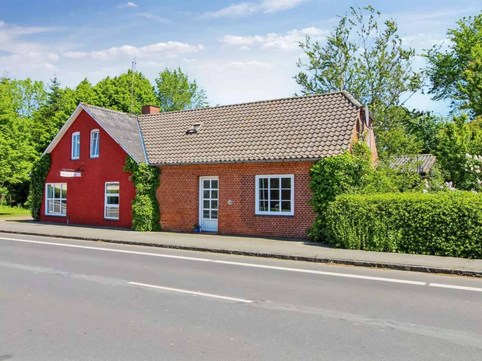 "Kiri" - 24km from the sea-Outside