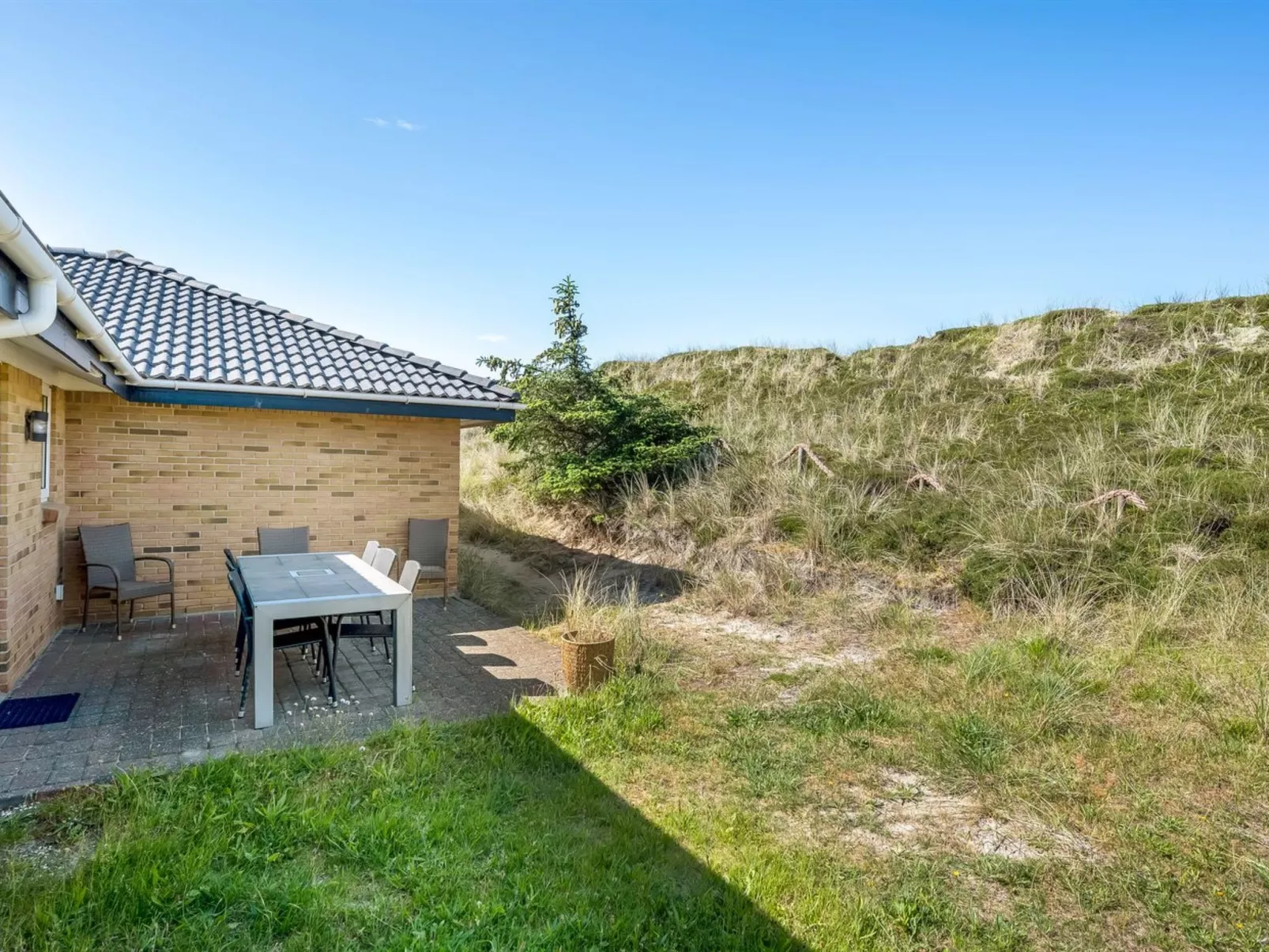 "Ewy" - 300m from the sea-Outside