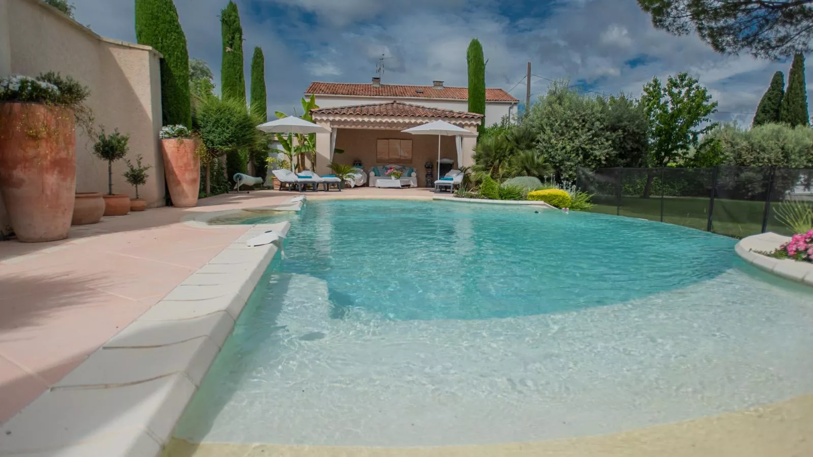 La Sarrazine-Pool