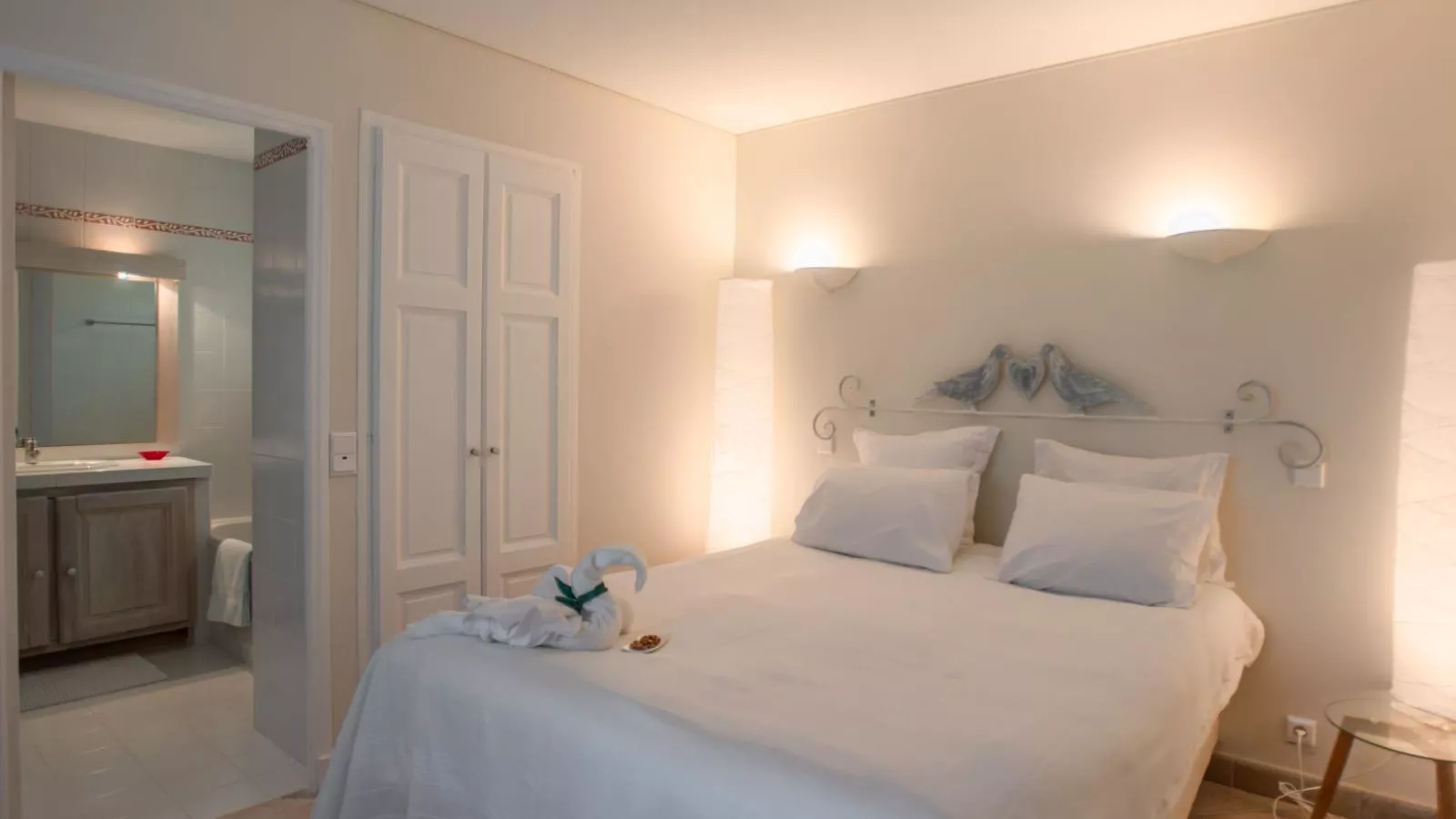 La Sarrazine-Bedroom