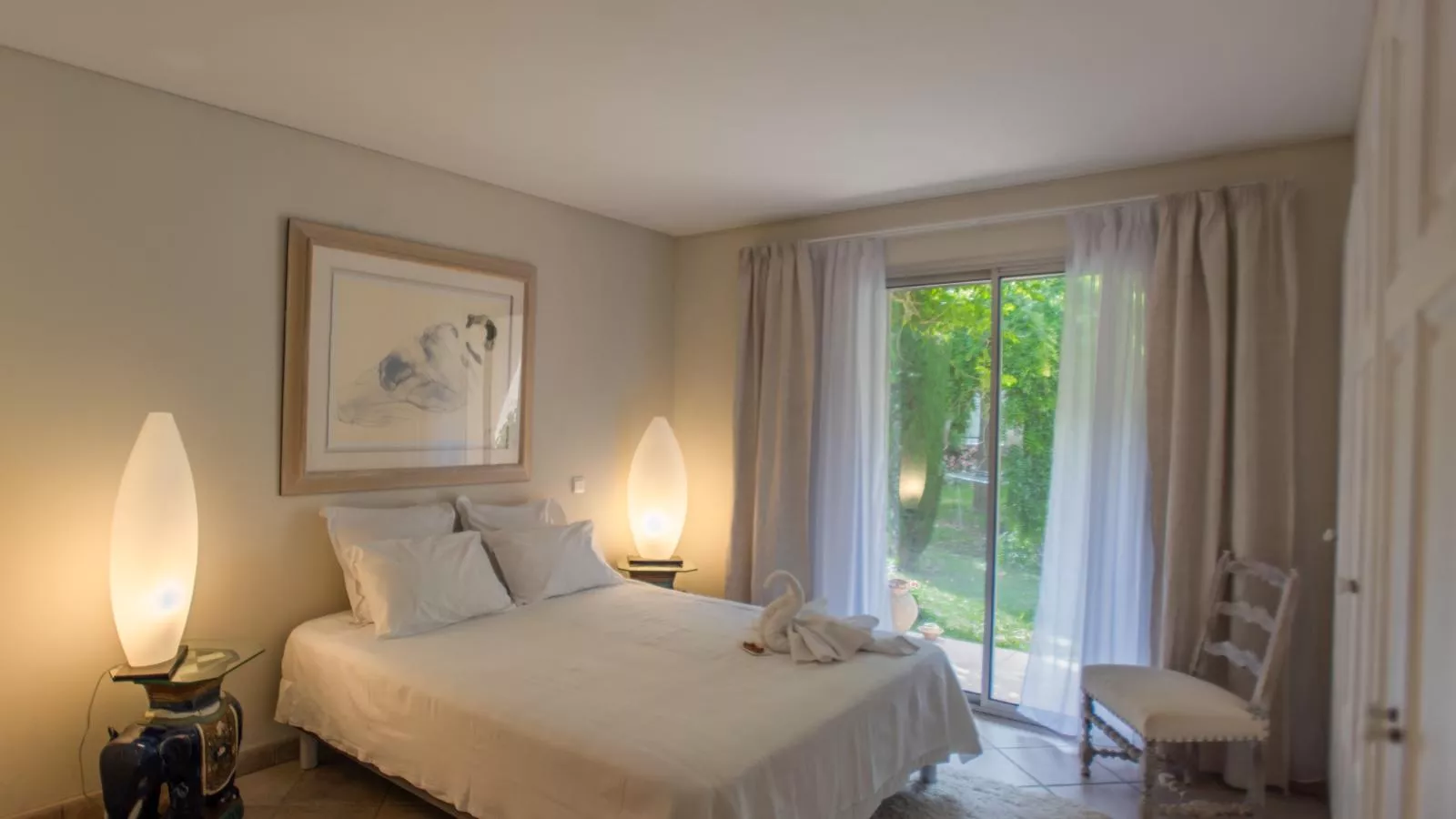 La Sarrazine-Bedroom