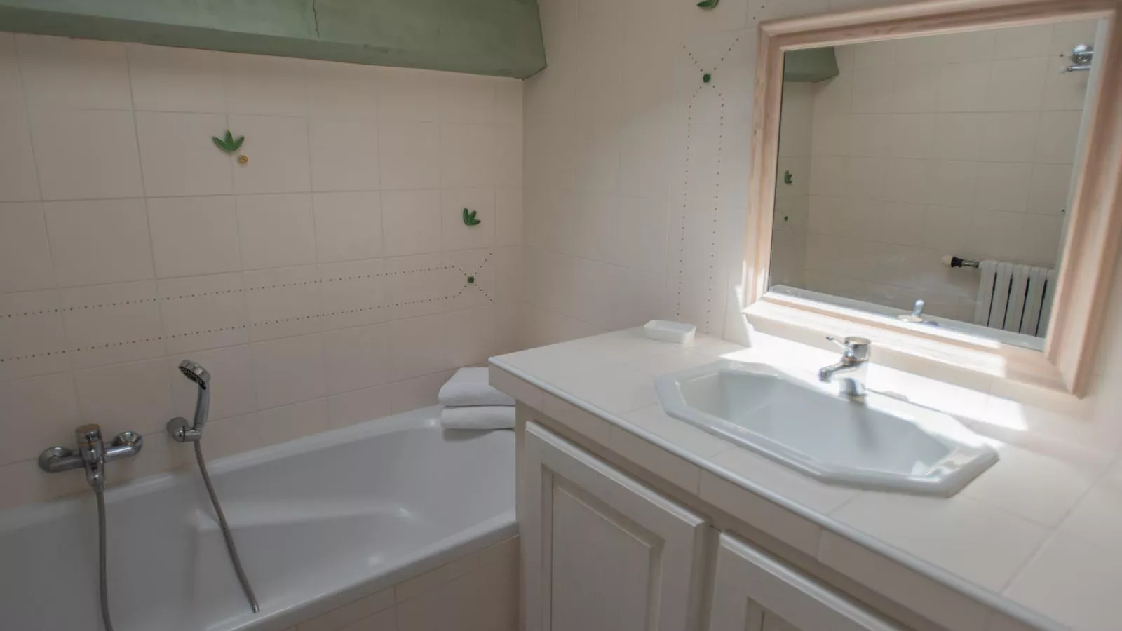 La Sarrazine-Bathroom