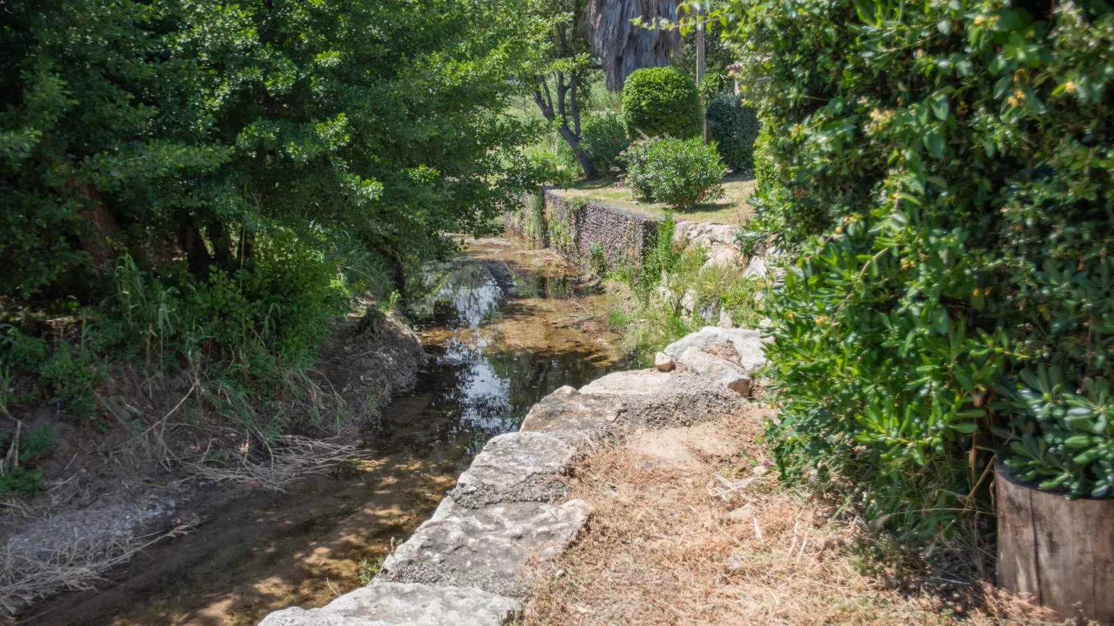 Les jardins de Trevi-Areas summer 1km