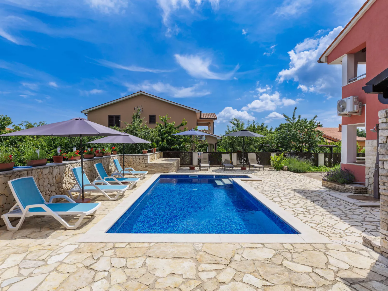 Villa Comottin-Outside