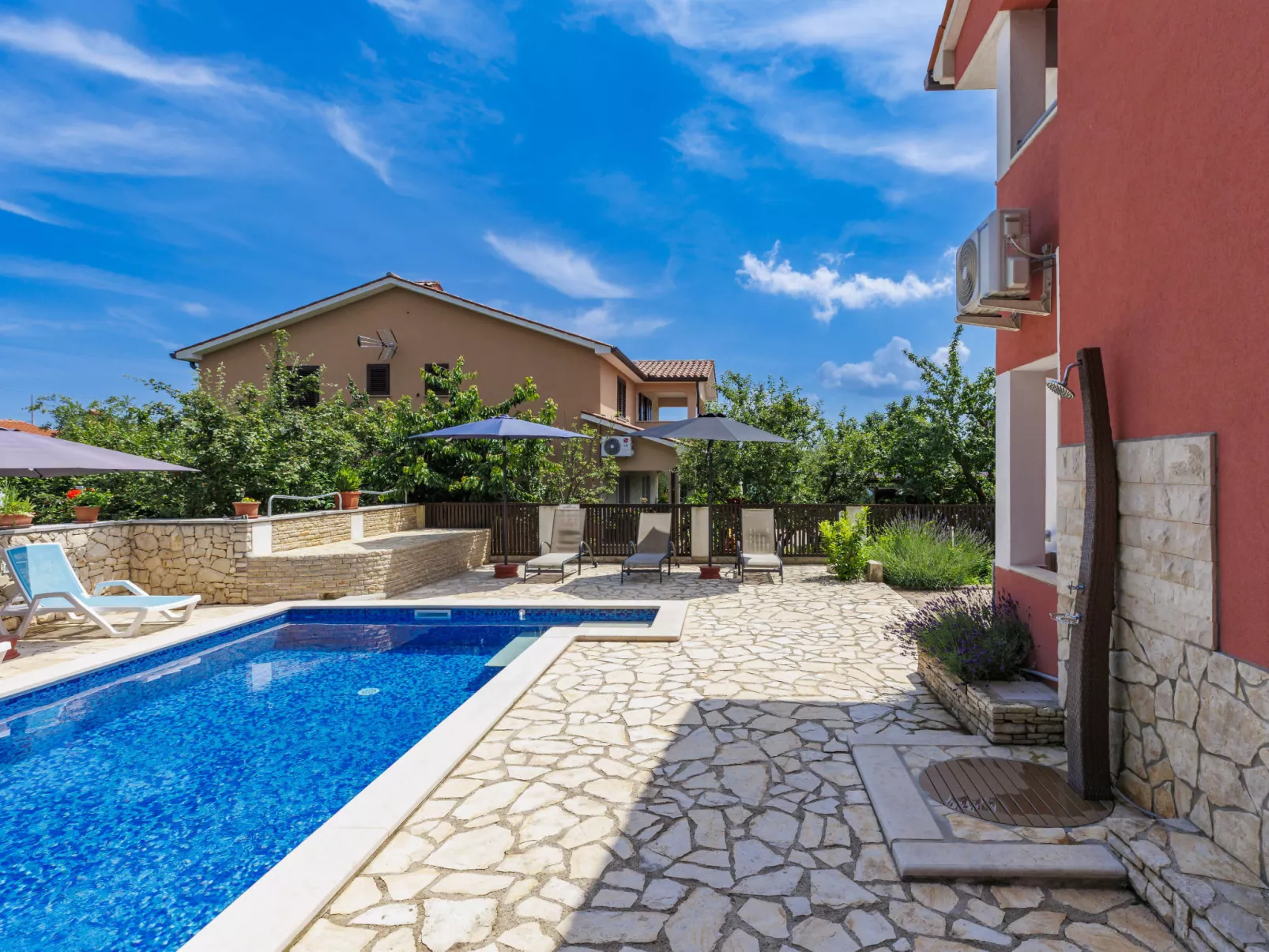 Villa Comottin-Outside