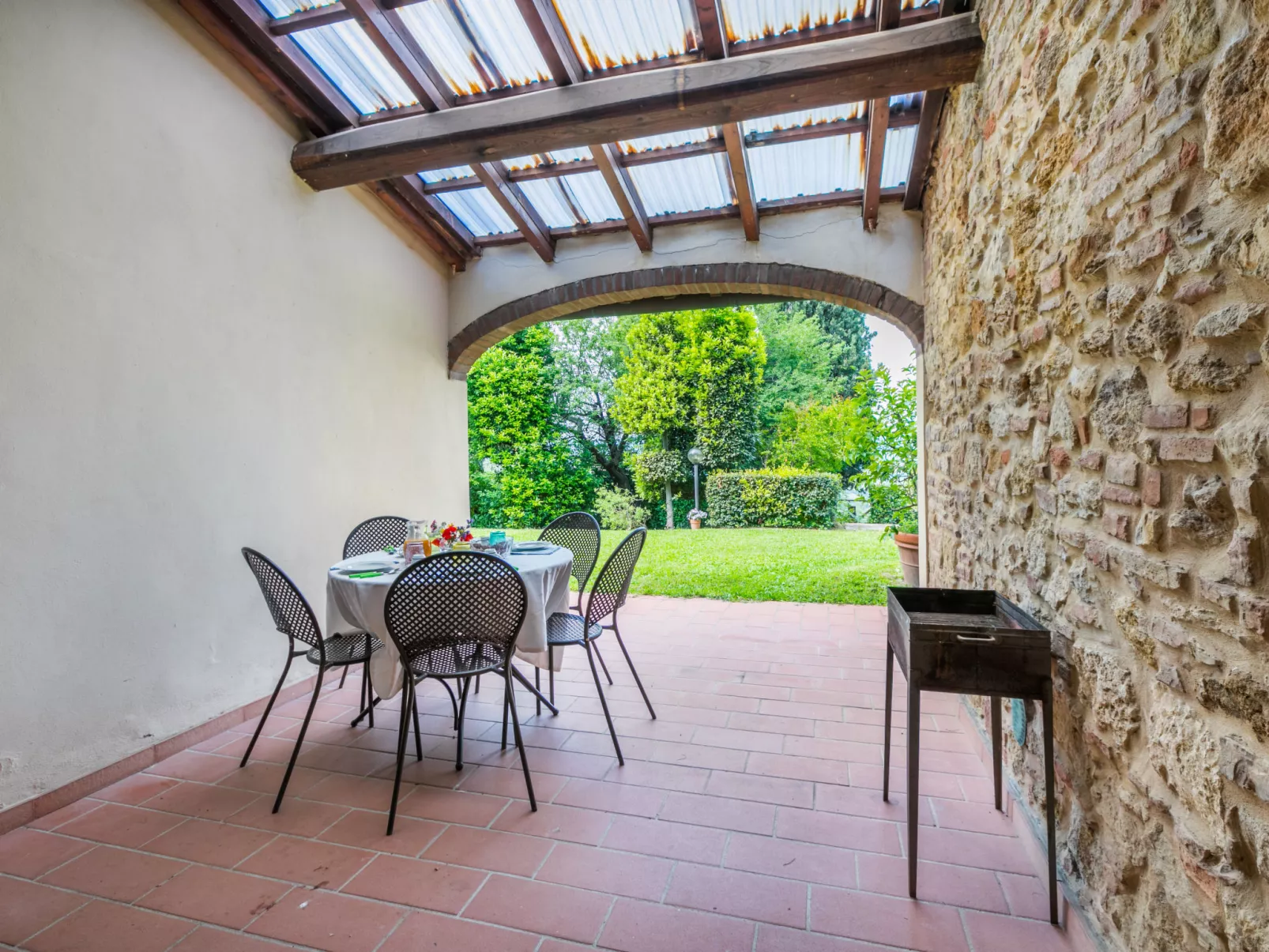 Monache 4-Outside
