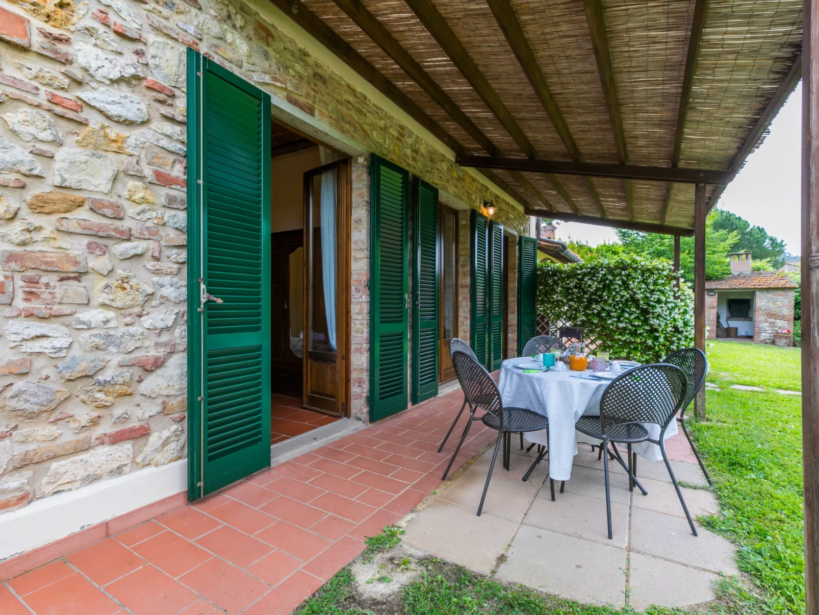 Monache 3-Outside