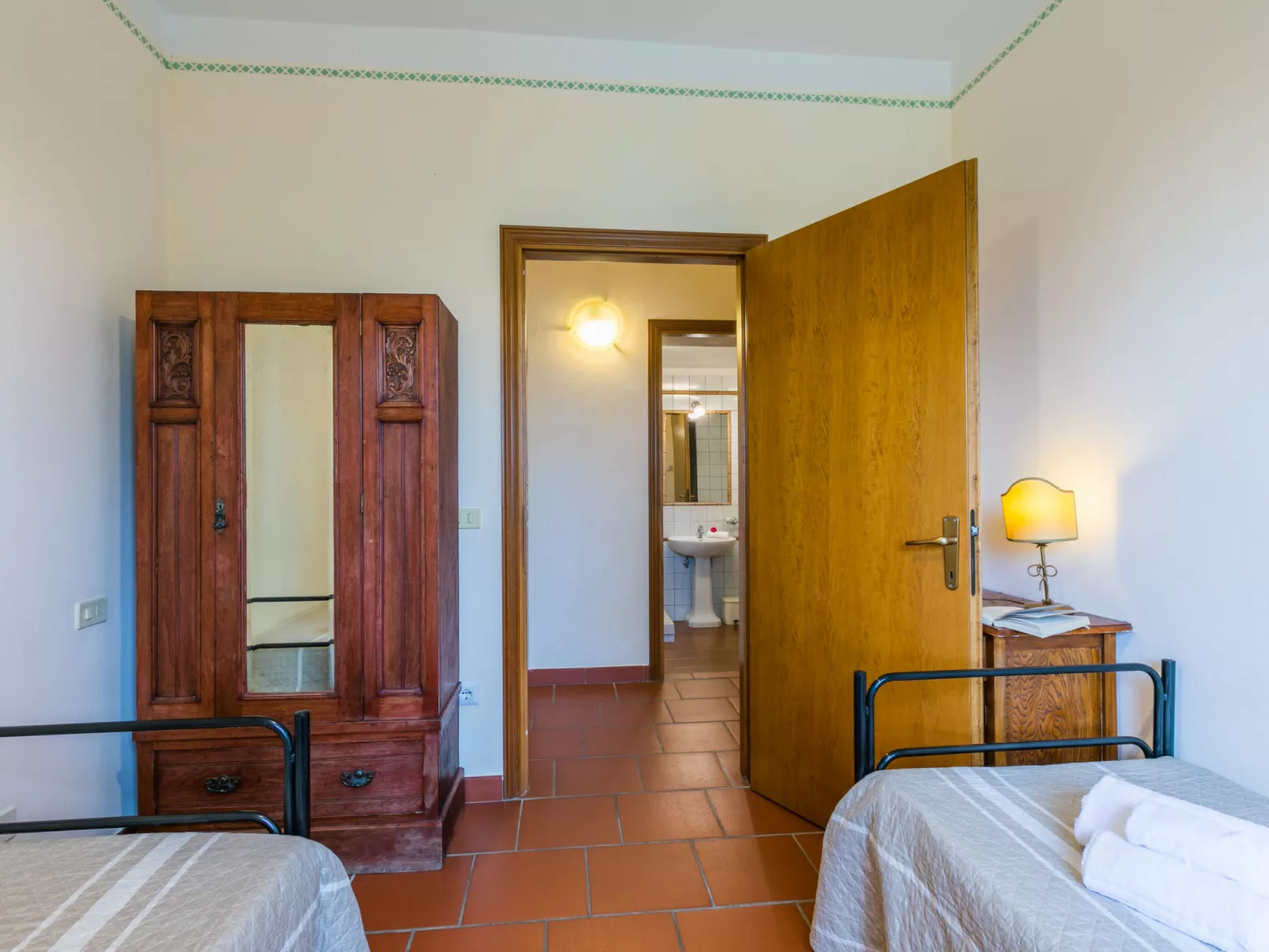 Monache 2-Inside