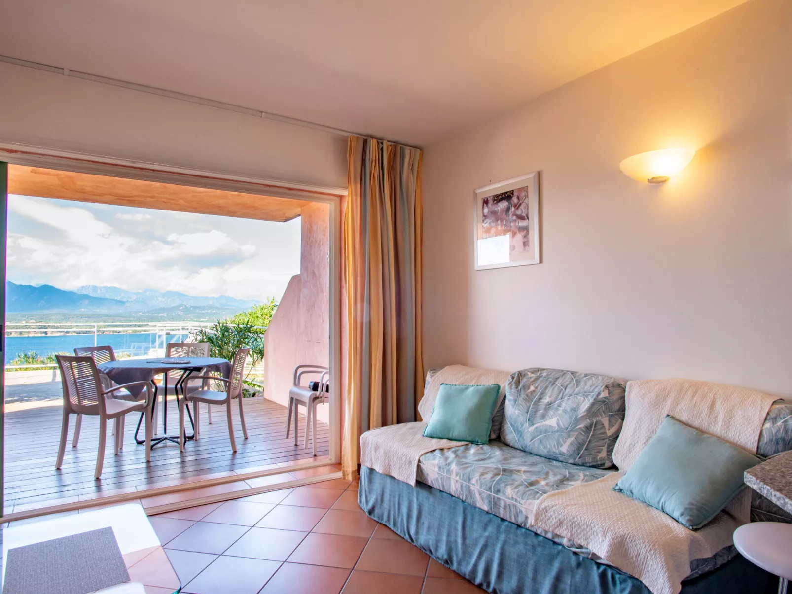 Les Hauts de Pavellone-Inside