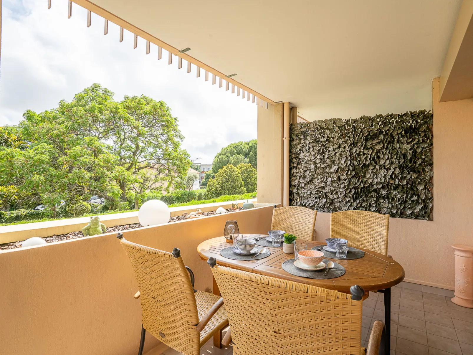 Le Mandarin-Outside