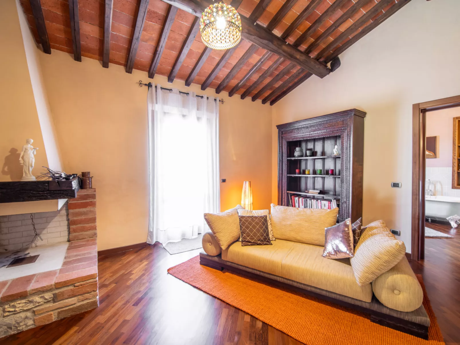 Croce-Inside