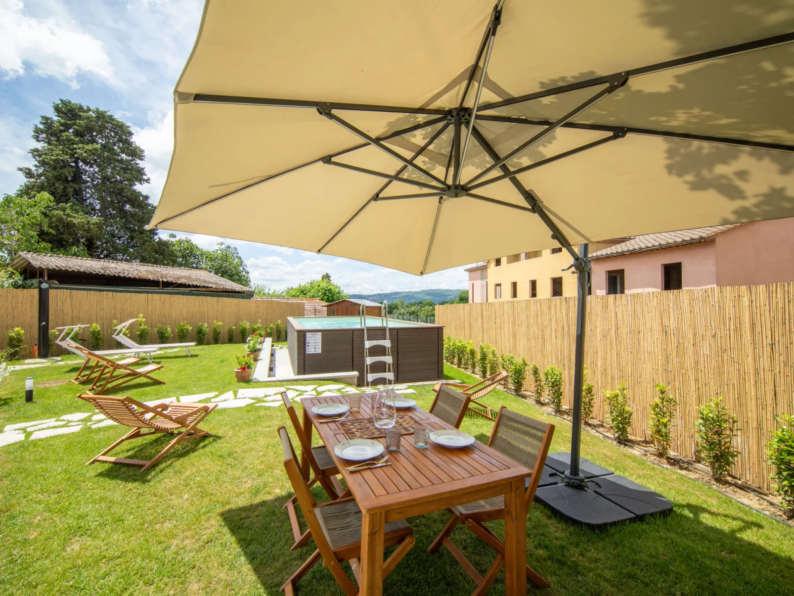 Croce-Outside