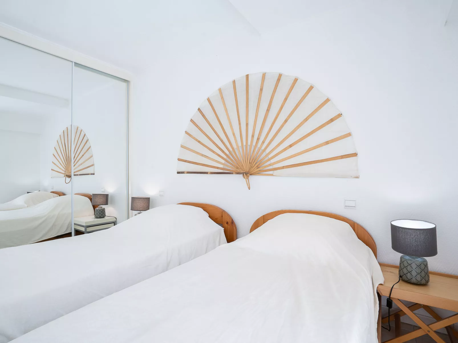 Cannes Bay-Inside