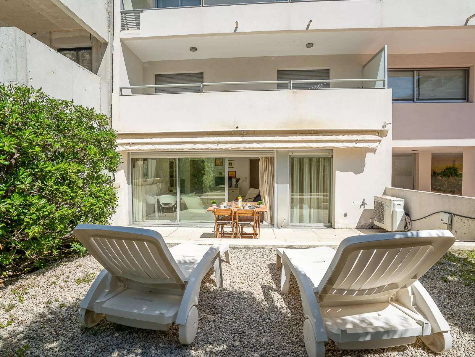 Cannes Bay-Outside