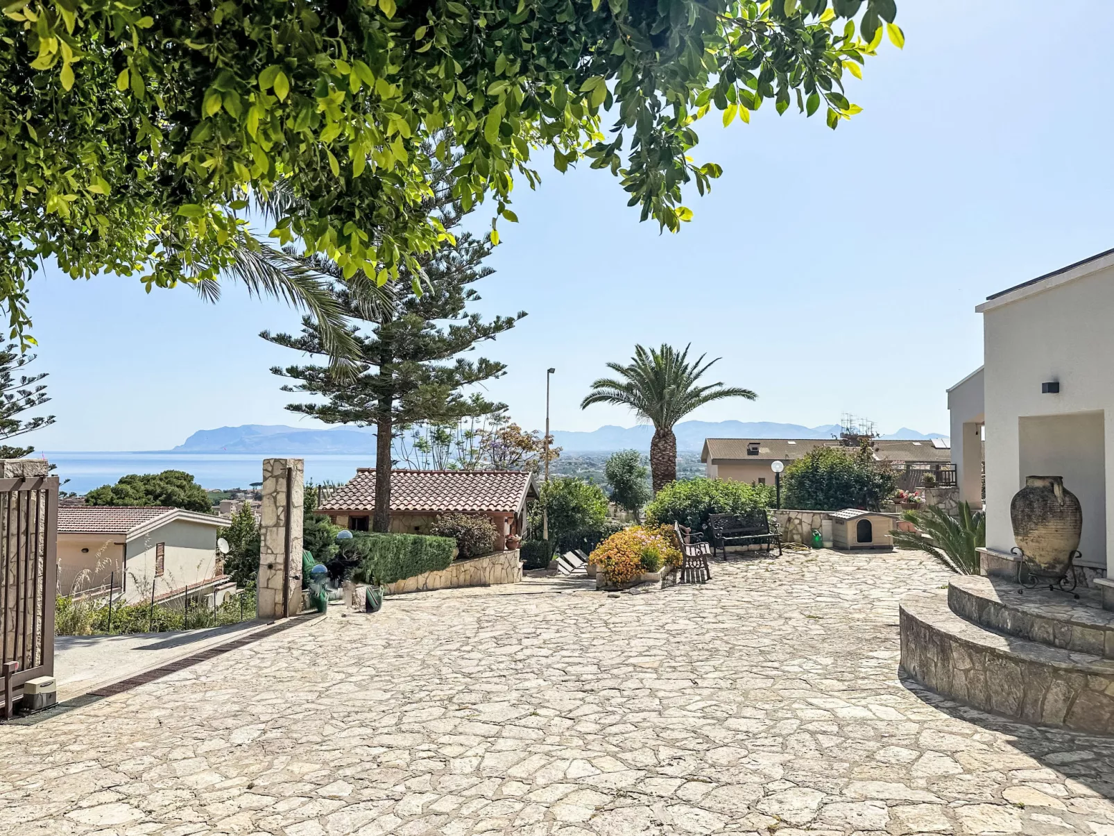 Edera di Patrizia-Outside