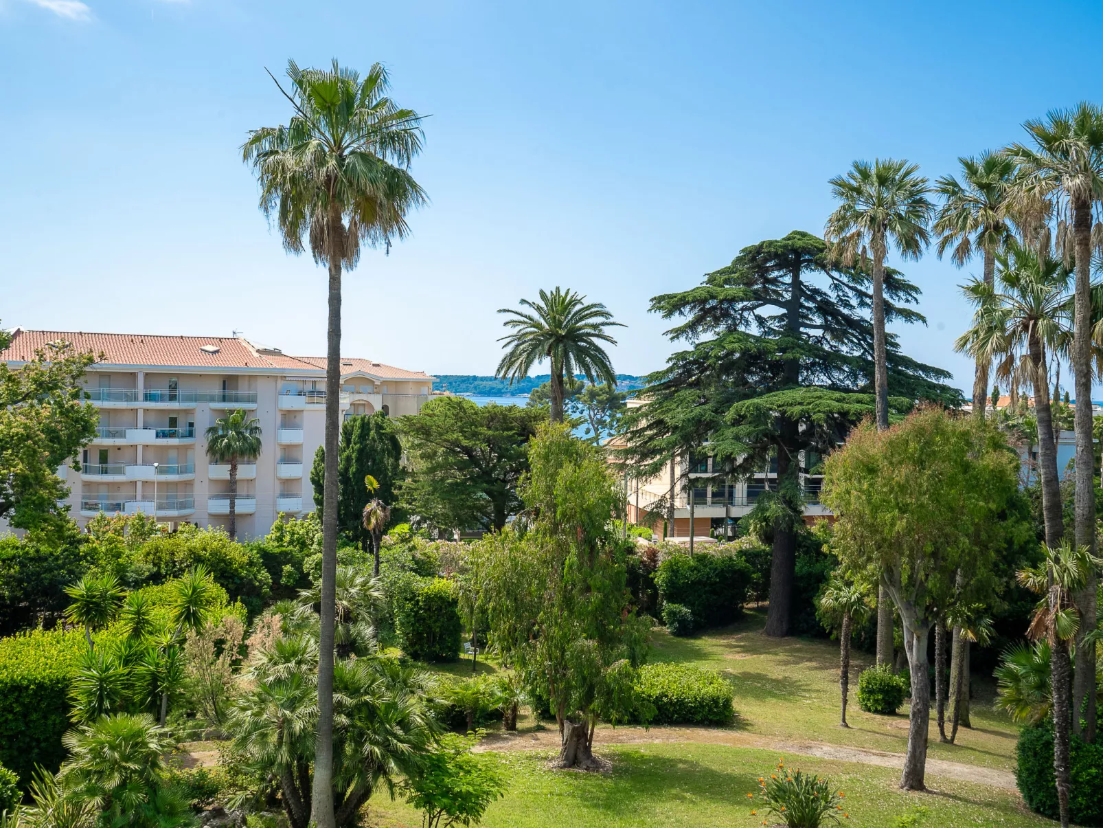 Les Pervenches-Outside