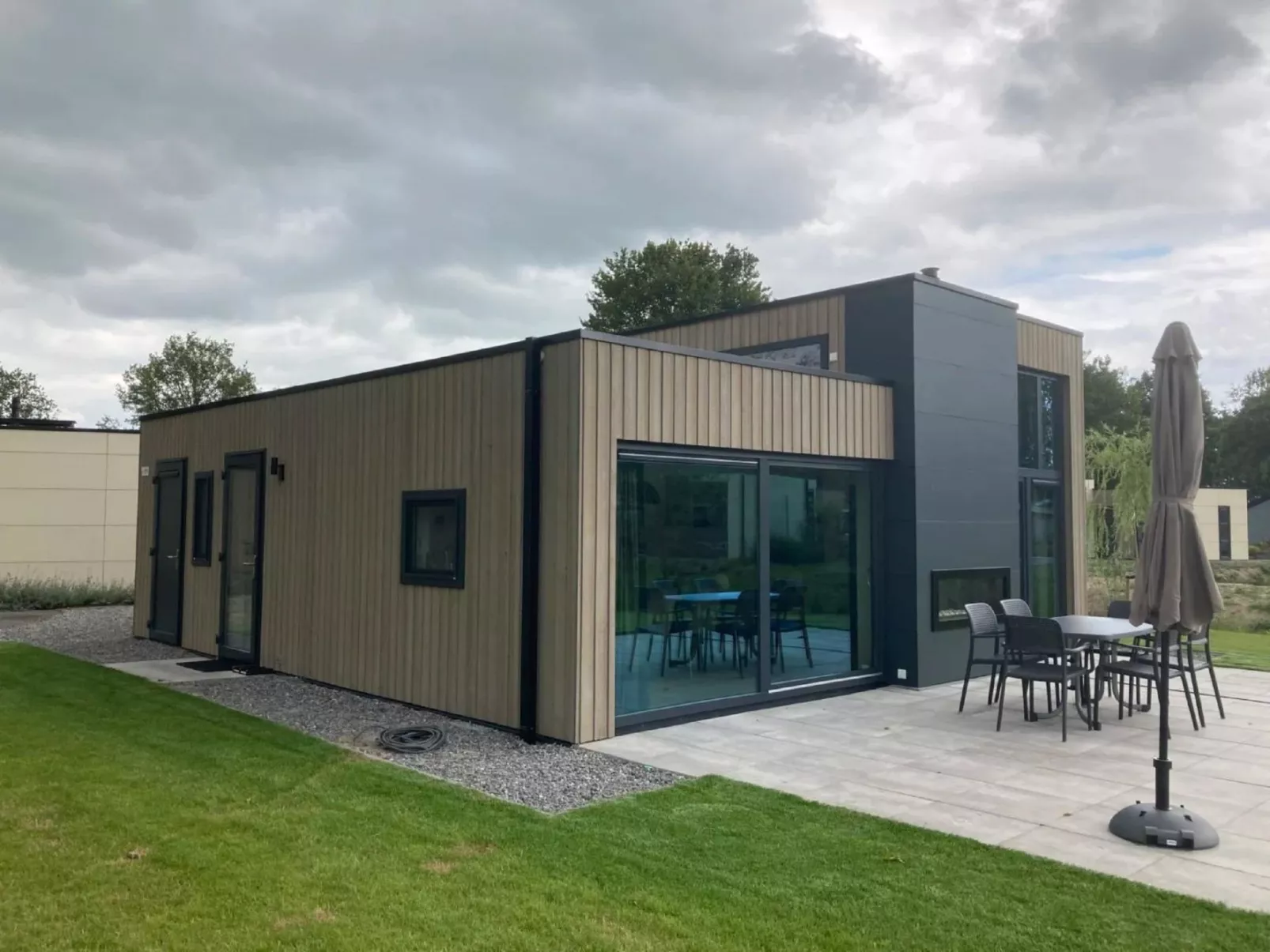Cube Elite 6-Outside