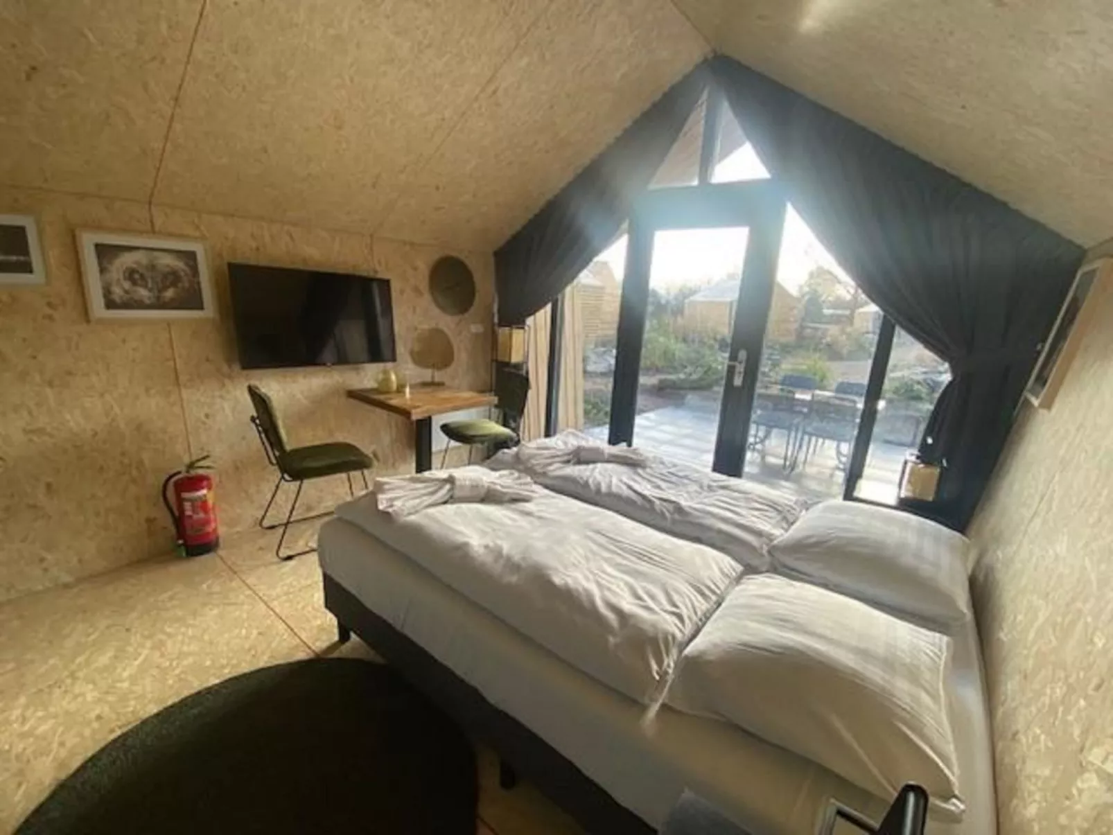 Solo Retreat 2-Inside