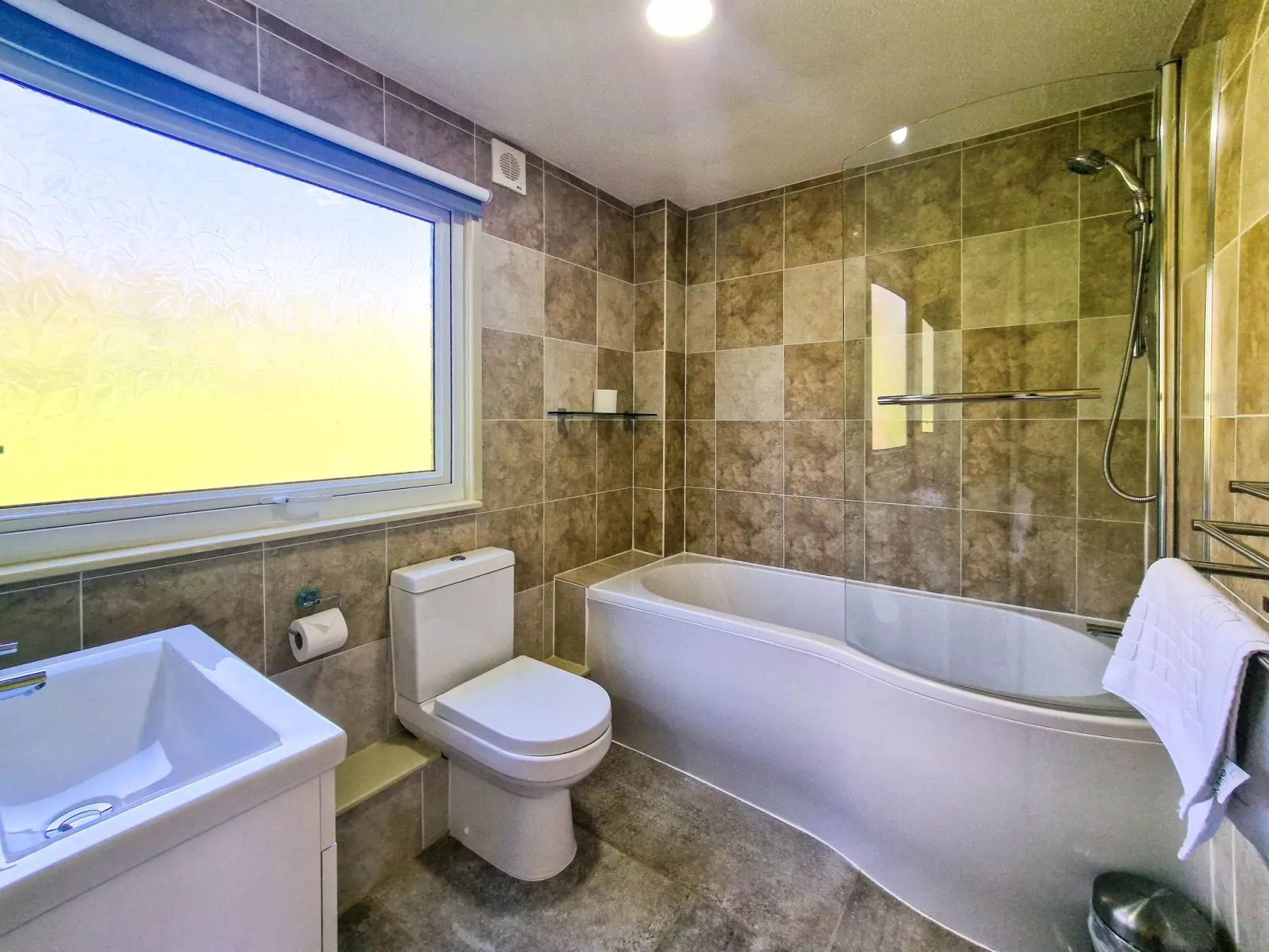 Meadowview Lodge 1-Inside