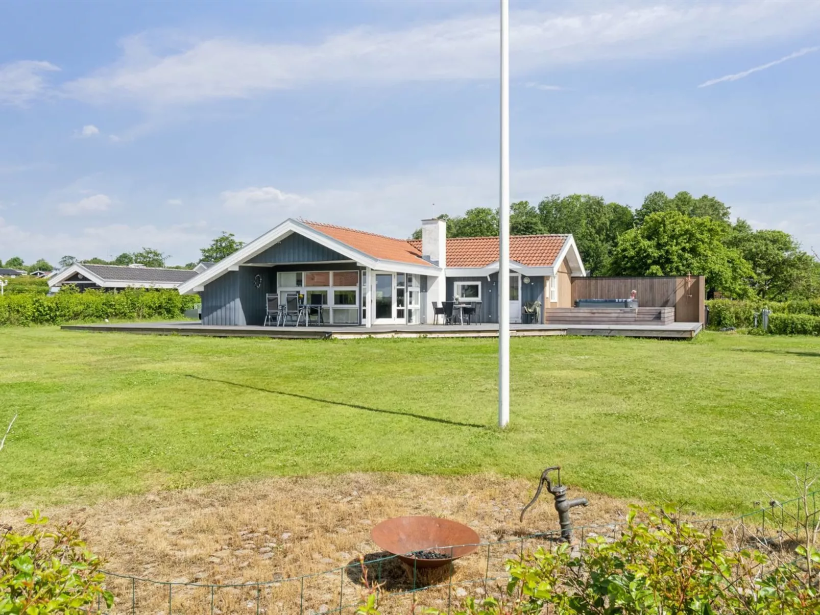 "Nahele" - 150m from the sea-Outside