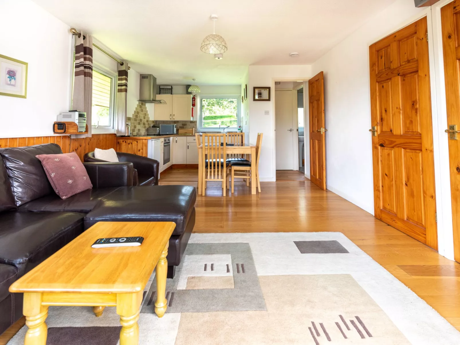 Meadowview Lodge 2-Inside