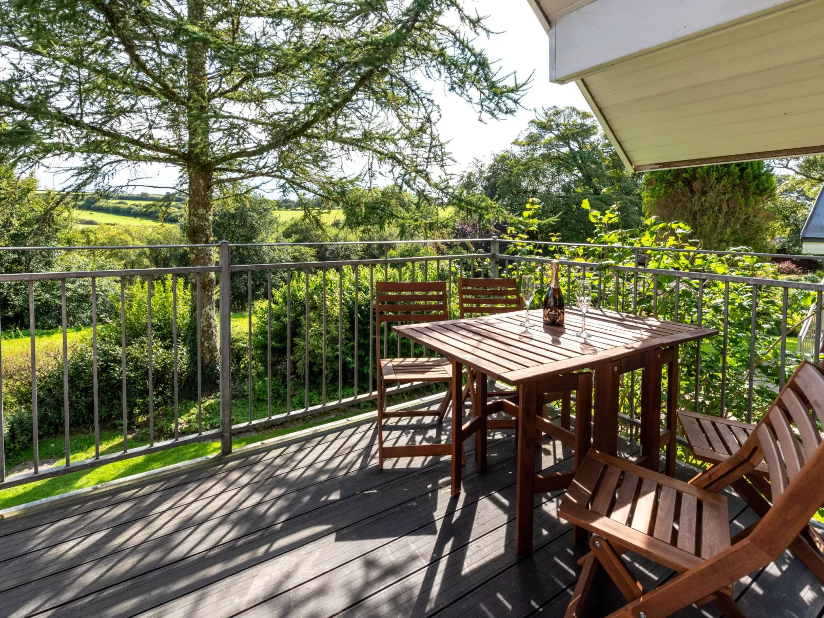 Meadowview Lodge 2-Outside