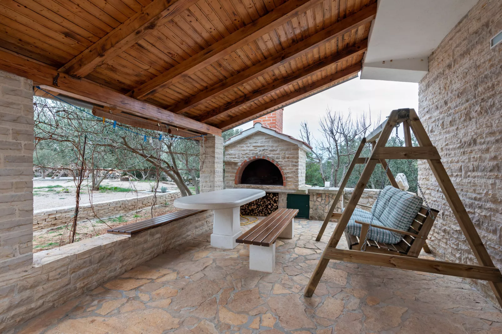 Stone house Vrana lake-Installations