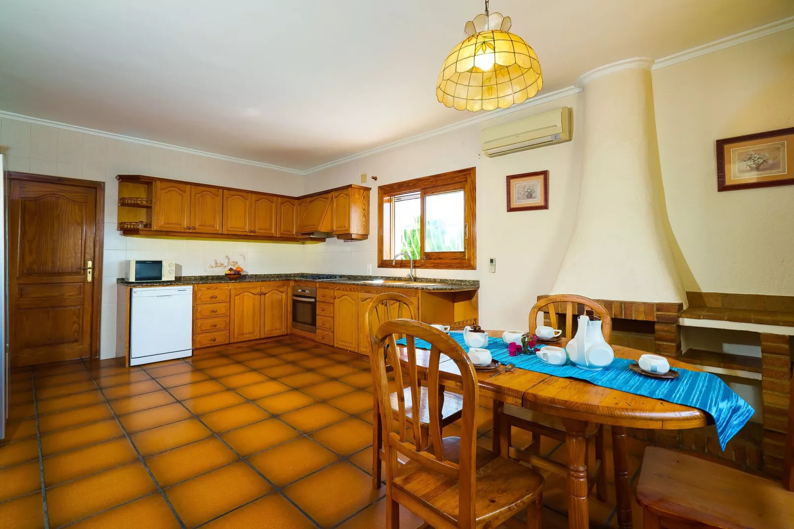 Cantallops-Dining room