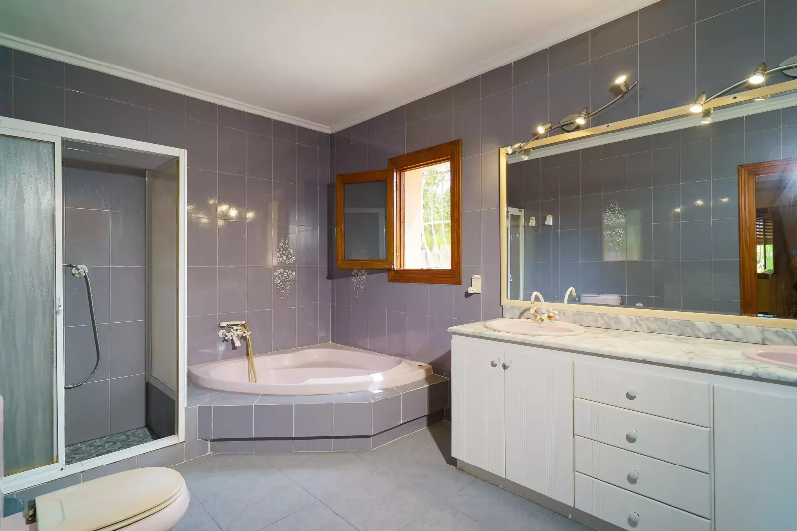 Cantallops-Bathroom