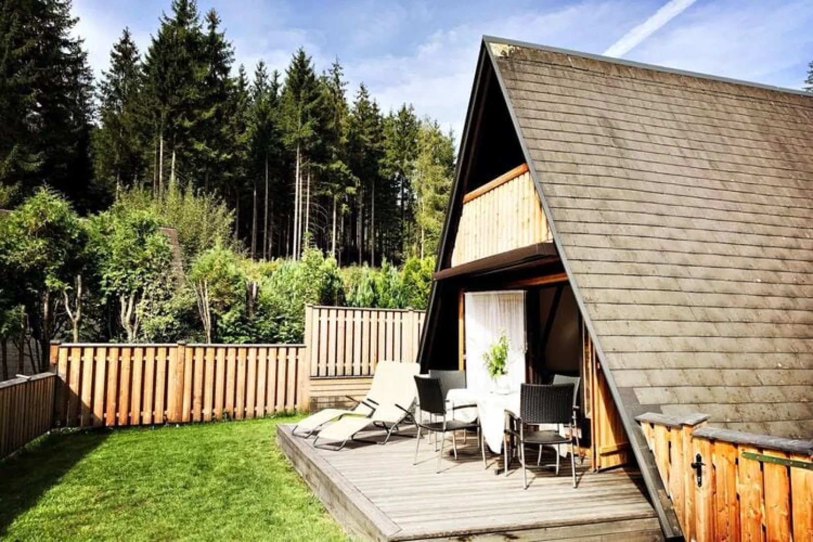 Ferienhütte Trabochersee-Außenbereich Sommer