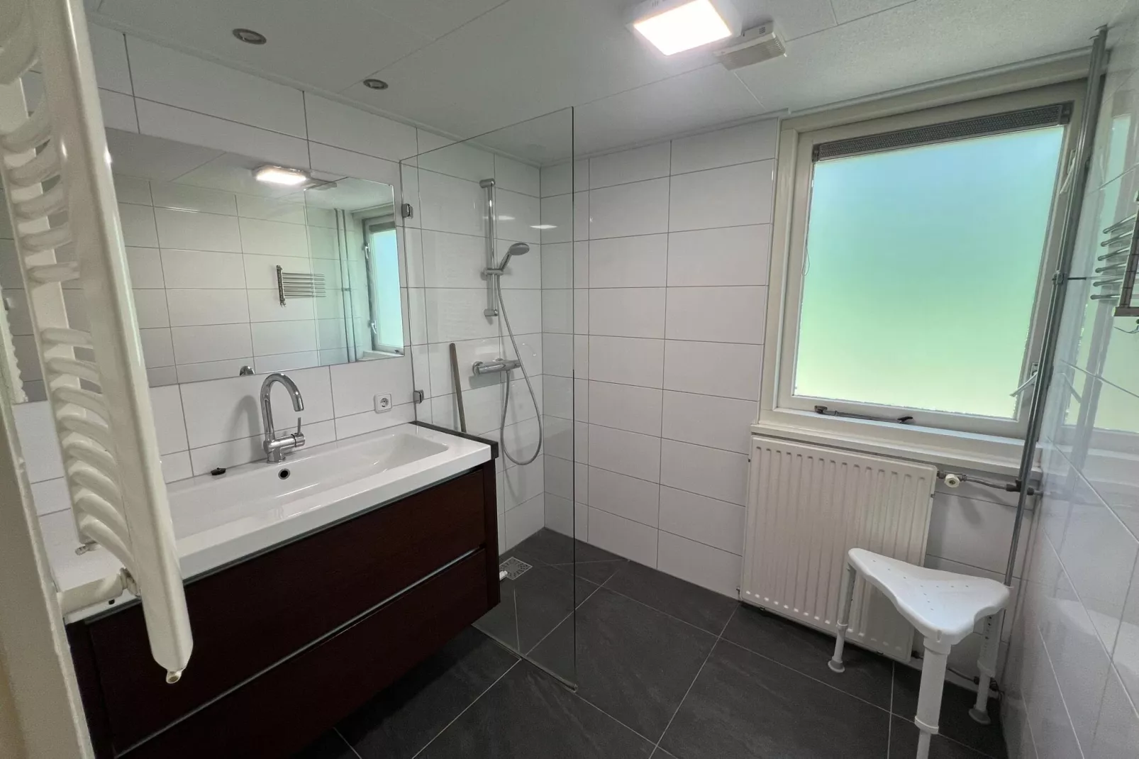 Vosseven 17 Wezel-Bathroom